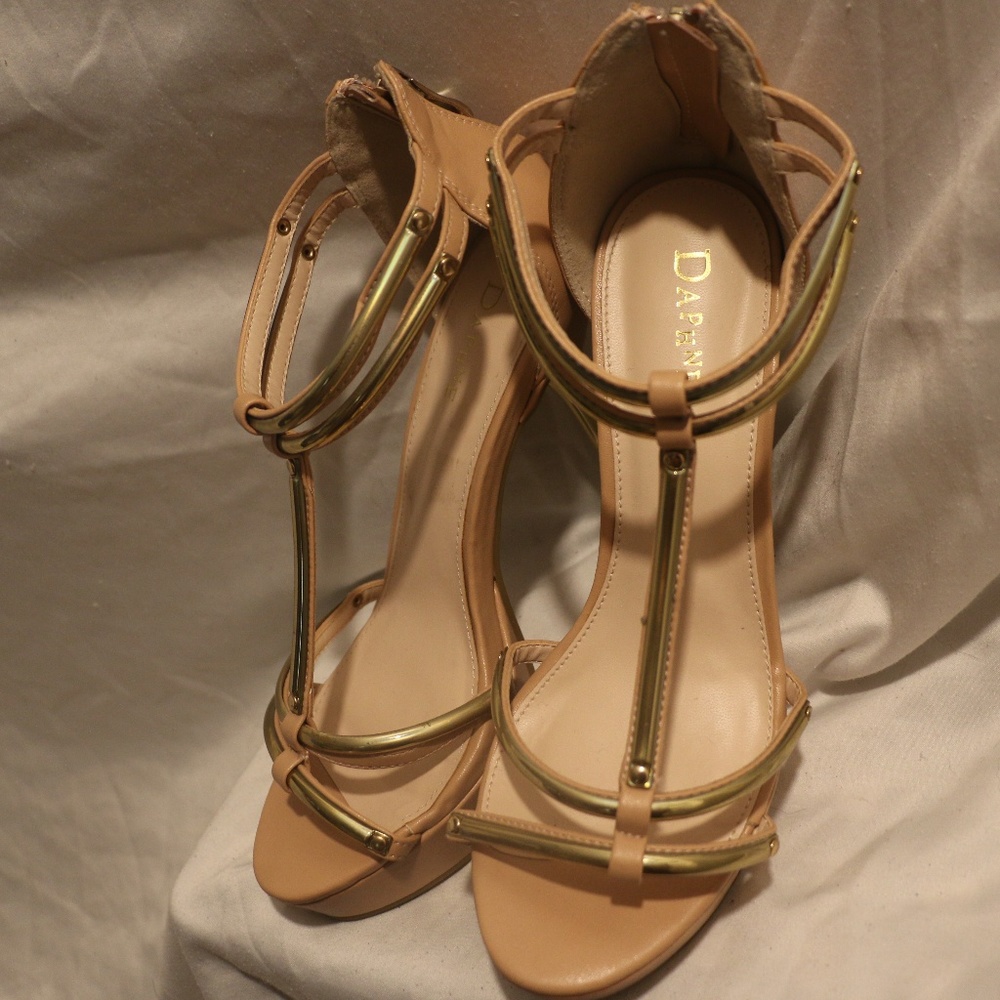 Daphne - Picture 5 of 8